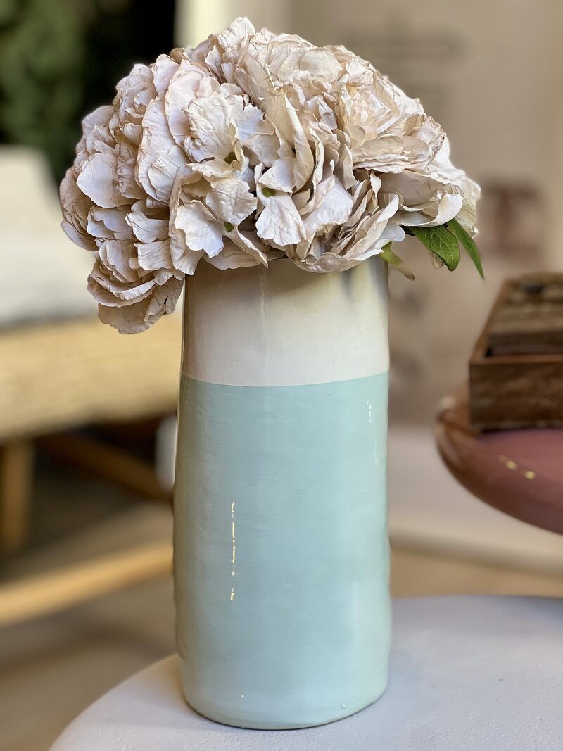 Vase pastel avec hortensias