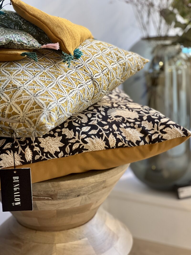 Coussins à motifs empilés